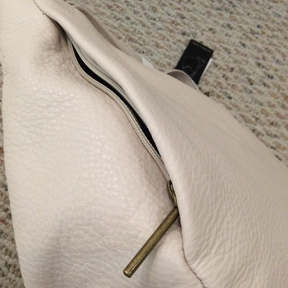 🆕 The Sak pebbled leather off-white crossbody bag - Picture 5 of 8